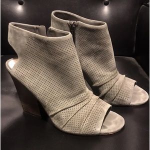 Vince Camuto Kentivi Leather Sandal Size 7M